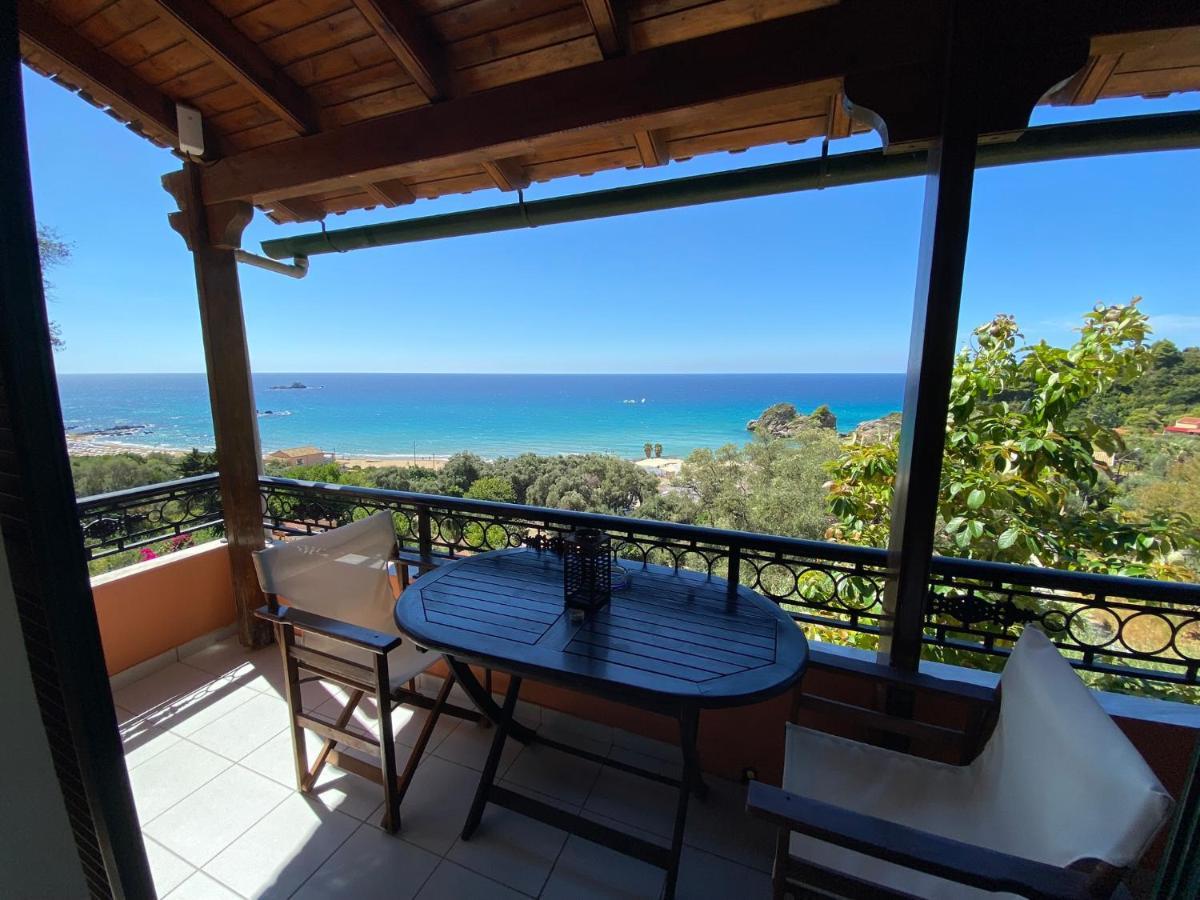 Papadatos Apts With Amazing View - 5Mins From The Beach Kontogialos Eksteriør billede