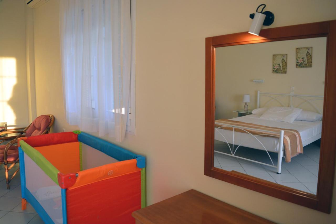 Papadatos Apts With Amazing View - 5Mins From The Beach Kontogialos Eksteriør billede