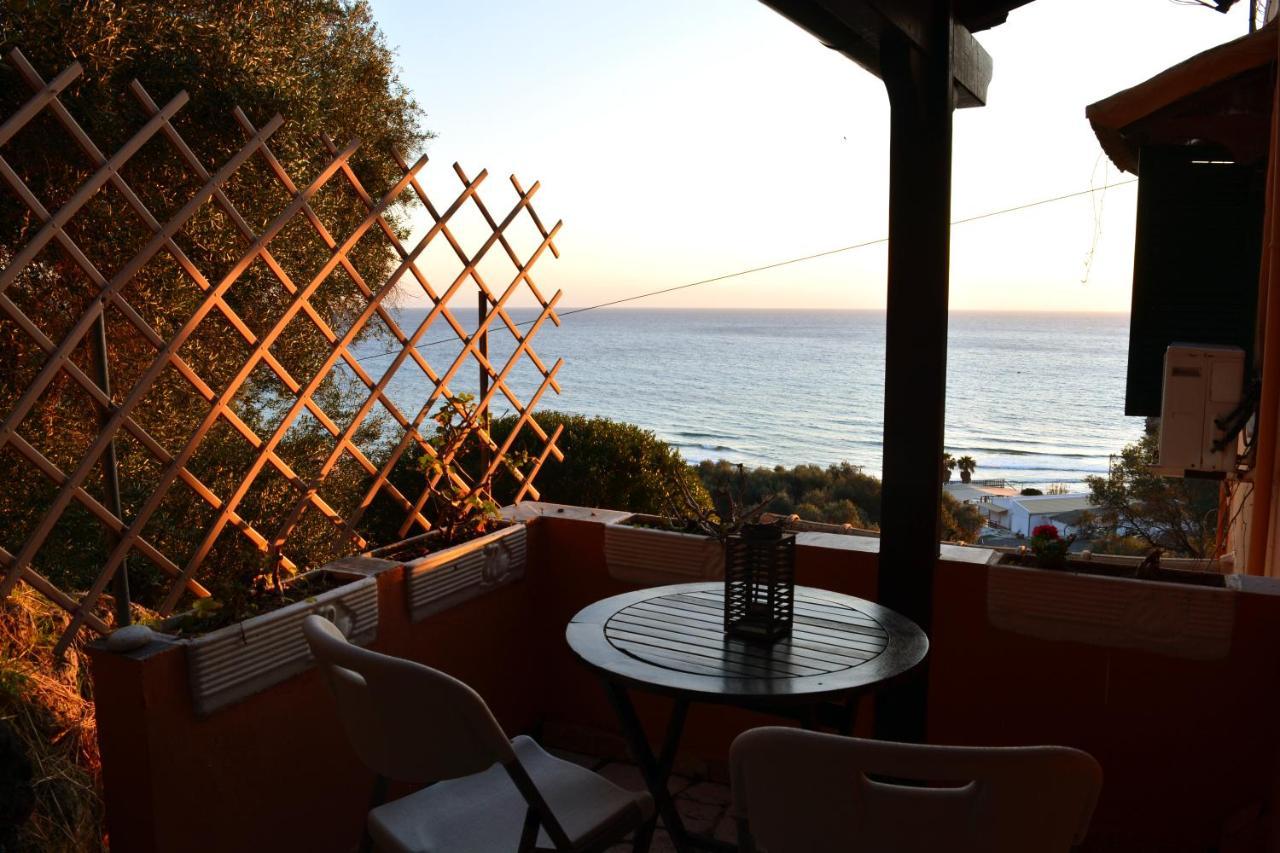 Papadatos Apts With Amazing View - 5Mins From The Beach Kontogialos Eksteriør billede