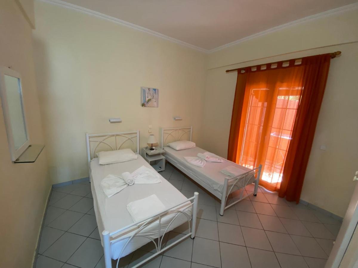 Papadatos Apts With Amazing View - 5Mins From The Beach Kontogialos Eksteriør billede