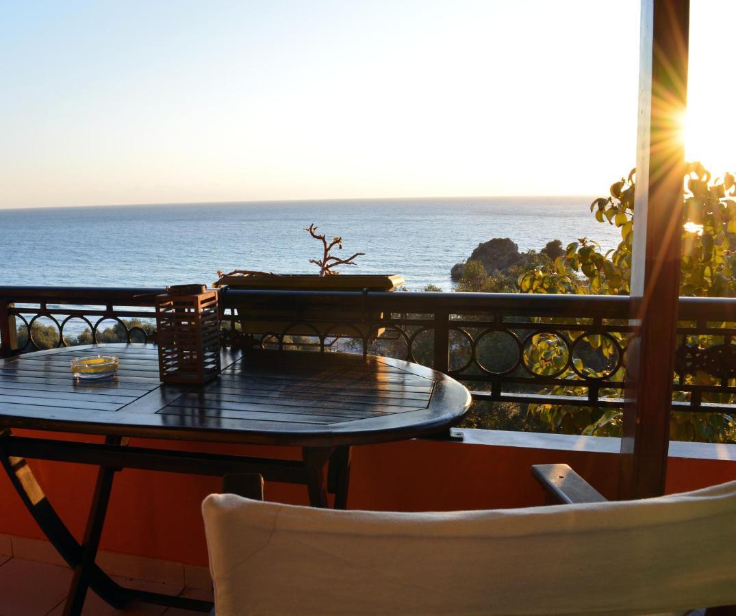 Papadatos Apts With Amazing View - 5Mins From The Beach Kontogialos Eksteriør billede
