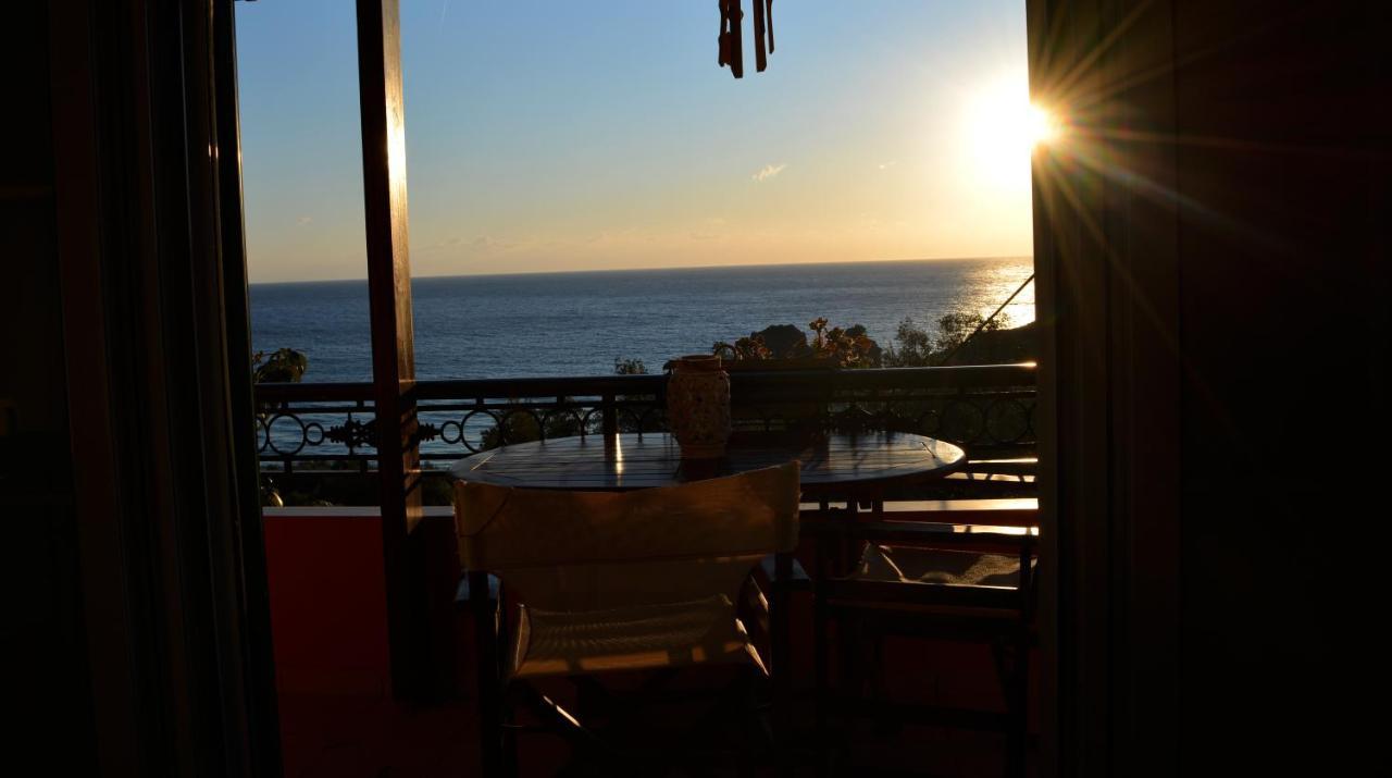 Papadatos Apts With Amazing View - 5Mins From The Beach Kontogialos Eksteriør billede