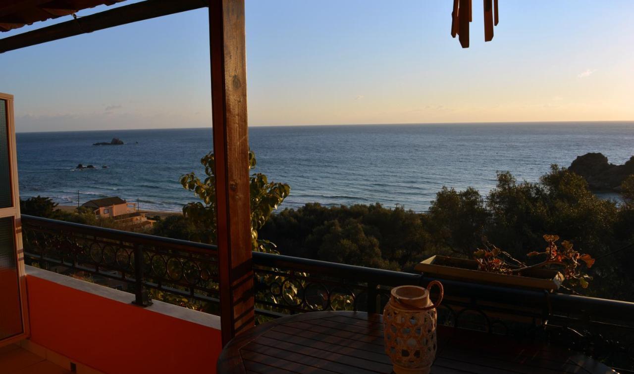 Papadatos Apts With Amazing View - 5Mins From The Beach Kontogialos Eksteriør billede