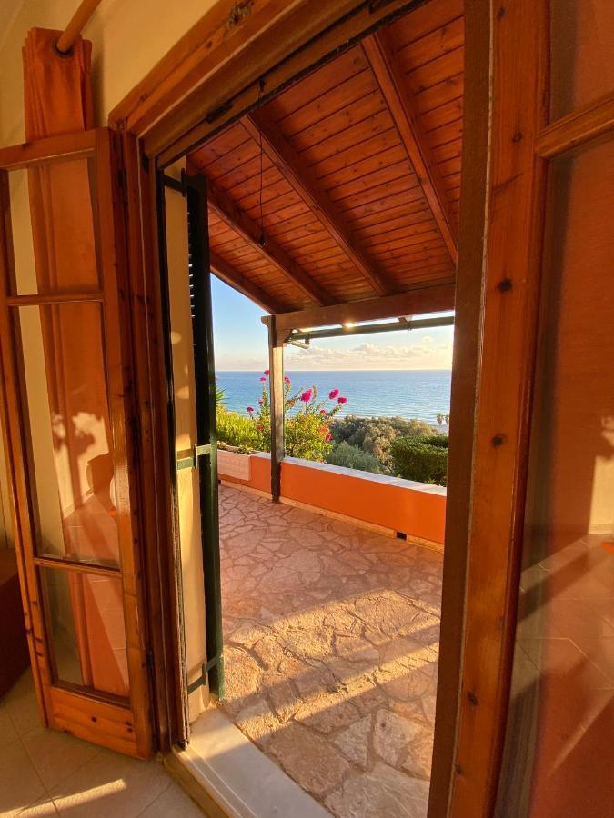 Papadatos Apts With Amazing View - 5Mins From The Beach Kontogialos Eksteriør billede