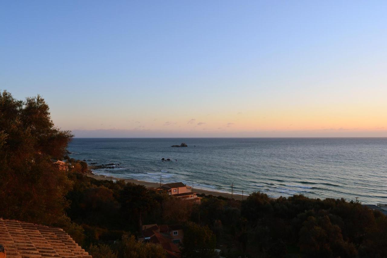 Papadatos Apts With Amazing View - 5Mins From The Beach Kontogialos Eksteriør billede