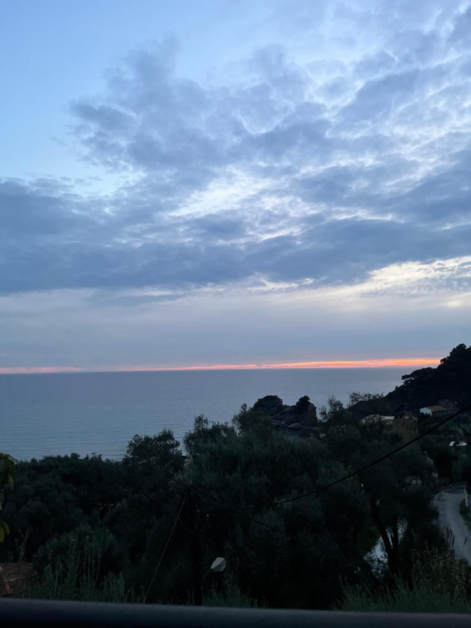 Papadatos Apts With Amazing View - 5Mins From The Beach Kontogialos Eksteriør billede