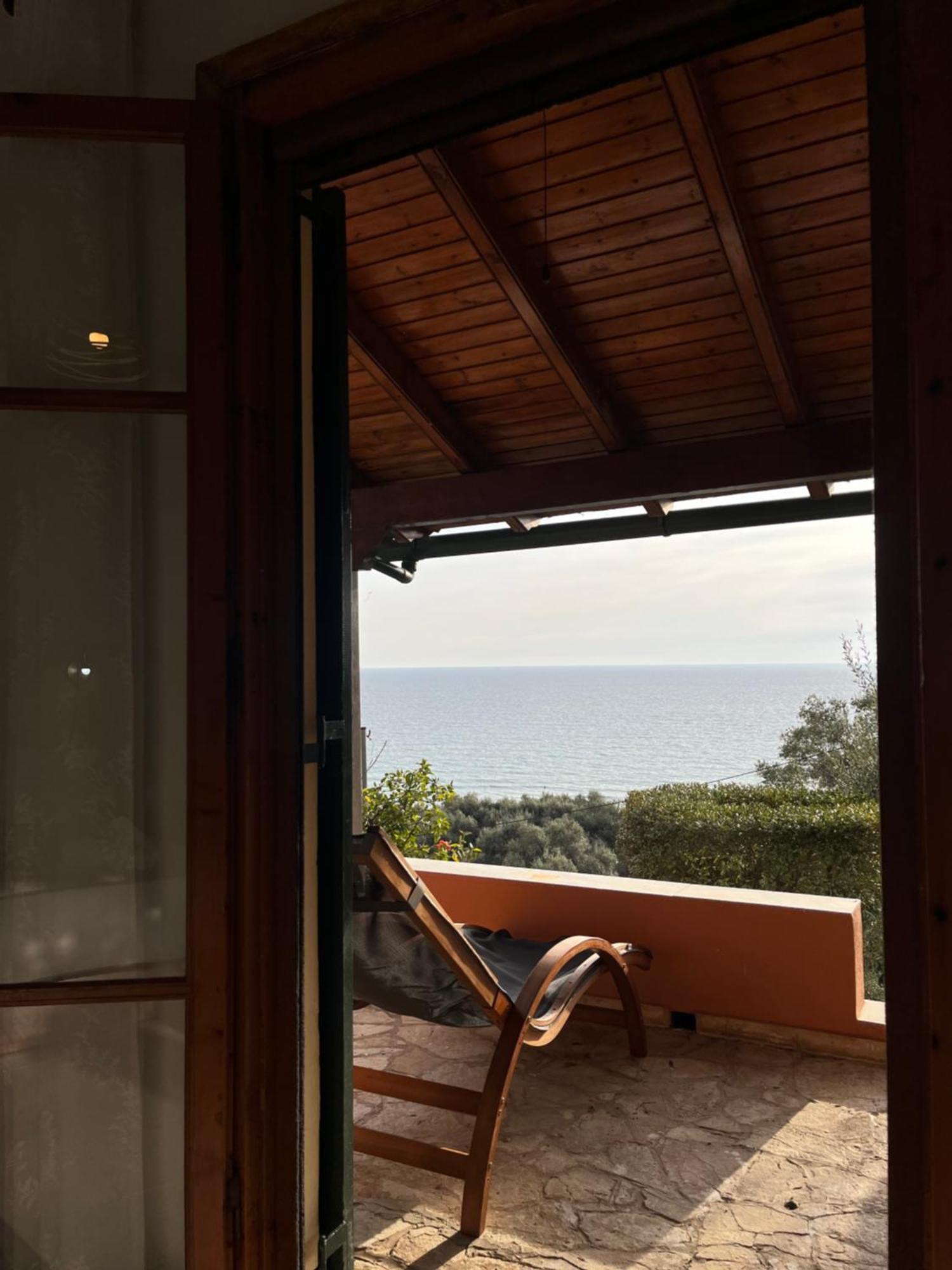 Papadatos Apts With Amazing View - 5Mins From The Beach Kontogialos Eksteriør billede